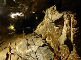 In der Marmorhöhle