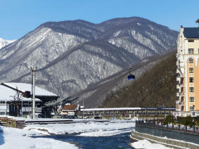 Mit der Gondelbahn in die Berge