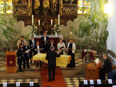 Letztes Ansingen (bei Klick Atmo) in der Kirche St. Nicolai