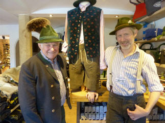 Vater Johann und Sohn Michael Auer - die Lederhosenmacher 